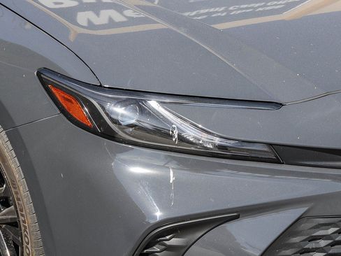 Used 2025 Toyota Camry SE w/ Convenience Package image 5