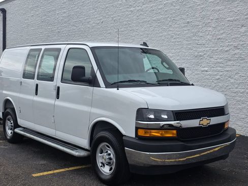 Used 2025 Chevrolet Express 2500 w/ Driver Convenience Package RWD image 3