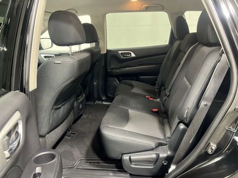 Used 2018 Nissan Pathfinder SV image 8