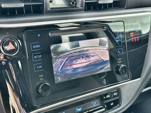 Used 2018 Toyota Corolla LE image 27