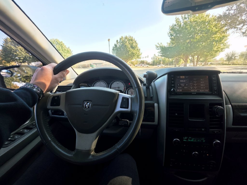 Used 2010 Dodge Grand Caravan SXT FWD image 38