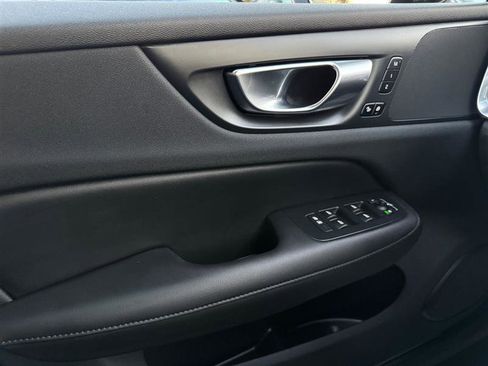 Used 2023 Volvo S60 T8 Plus image 27