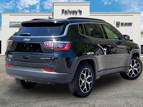 Used 2025 Jeep Compass Limited AWD/4WD image 2