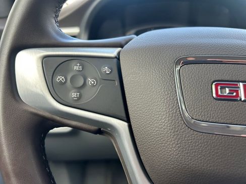 Used 2023 GMC Acadia SLT image 17