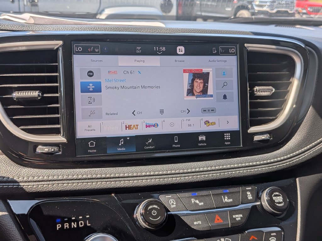New 2027 Chrysler Pacifica Select FWD image 21