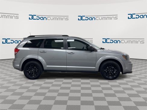 Used 2020 Dodge Journey SE w/ SE Popular Equipment Group image 9