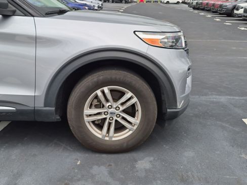 Used 2022 Ford Explorer XLT w/ Equipment Group 202A AWD/4WD image 12