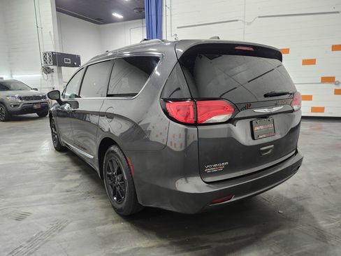 Used 2021 Chrysler Voyager Lxi image 10