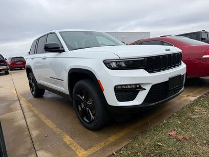 New 2025 Jeep Grand Cherokee Limited w/ Black Appearance Package