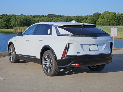 New 2026 Cadillac Lyriq Luxury w/ LPO, Floor Liner Package AWD/4WD image 4