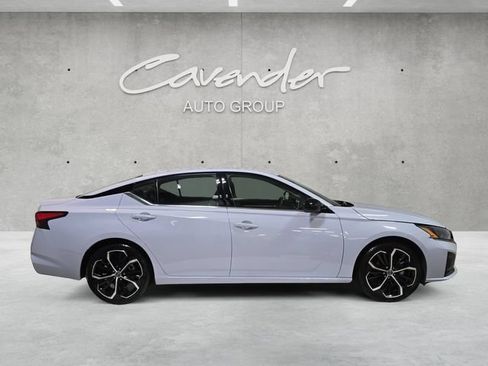 Used 2024 Nissan Altima 2.5 SR FWD image 17