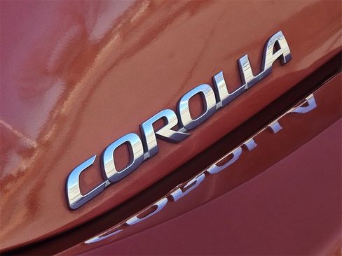 Used 2025 Toyota Corolla SE image 9