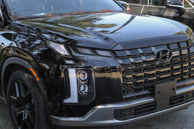 Used 2024 Hyundai Palisade SEL w/ Premium Package FWD image 4