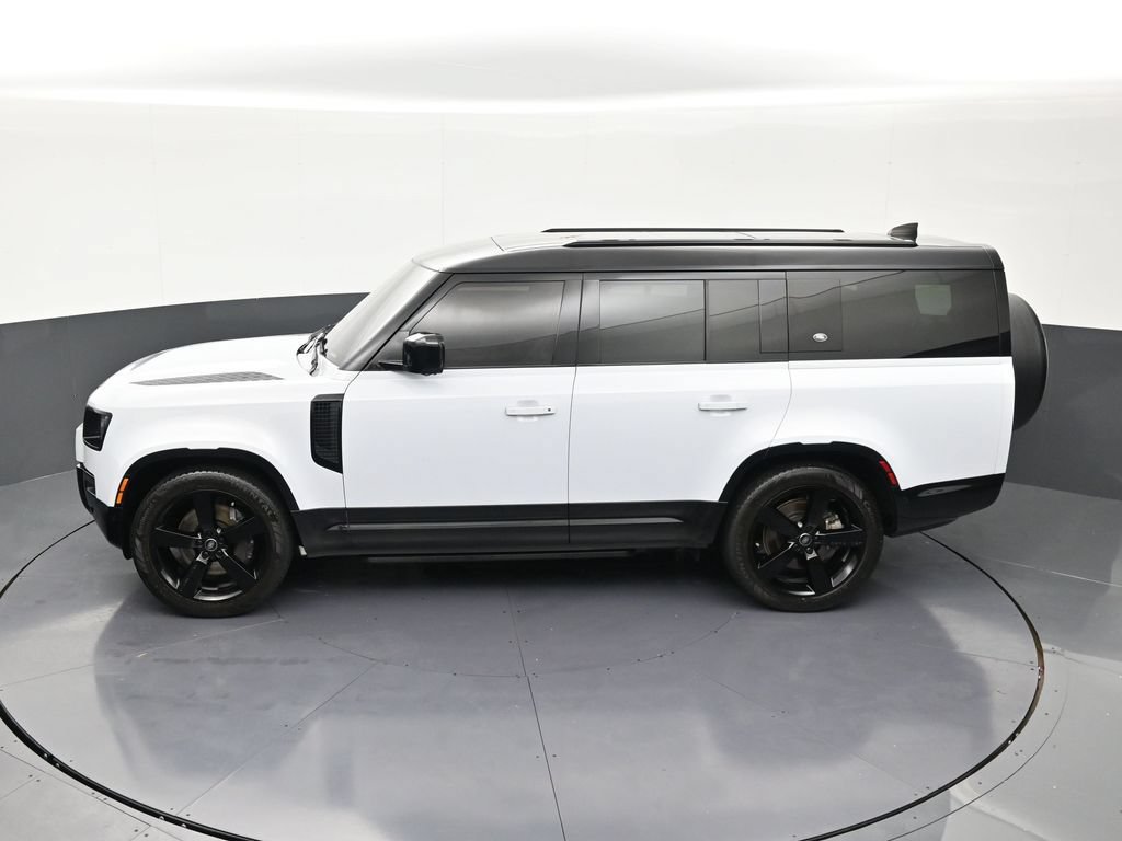Used 2023 Land Rover Defender 130 X-Dynamic SE AWD/4WD image 13