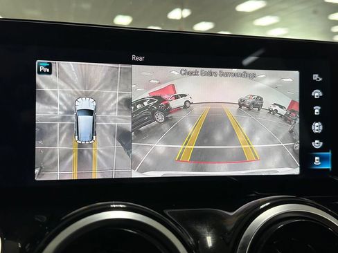 Used 2022 Mercedes-Benz GLB 250 image 22