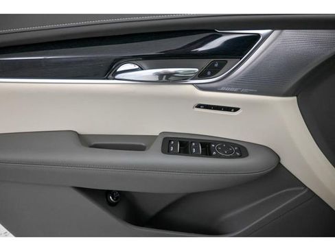 Used 2024 Cadillac XT6 Premium Luxury w/ Technology Package image 31