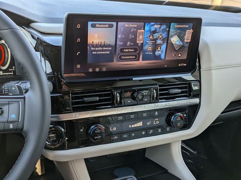 New 2026 Nissan Pathfinder SL w/ SL Premium Package FWD image 17