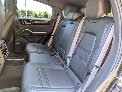Used 2023 Porsche Cayenne Platinum Edition AWD/4WD image 21