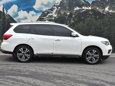 Used 2017 Nissan Pathfinder Platinum AWD/4WD image 2
