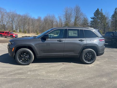 New 2026 Jeep Grand Cherokee Altitude AWD/4WD image 2