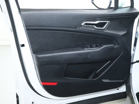 Used 2025 Kia Sportage LX FWD image 15