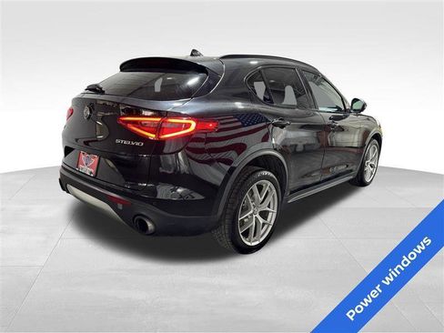 Used 2018 Alfa Romeo Stelvio Ti Sport image 4
