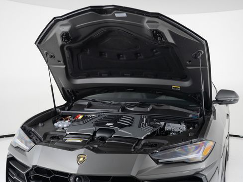 Used 2021 Lamborghini Urus AWD/4WD image 34