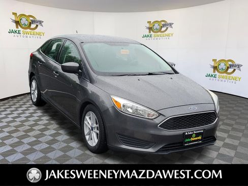 Used 2018 Ford Focus SE FWD image 1