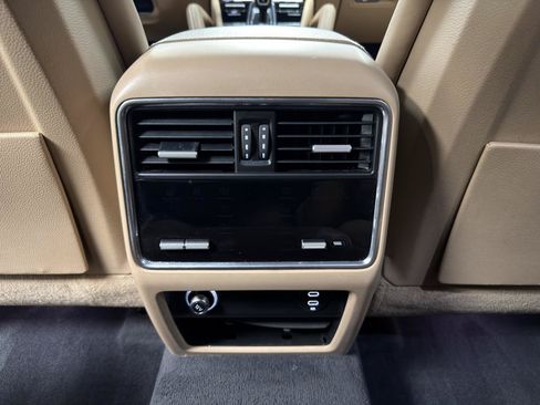 Used 2021 Porsche Cayenne AWD/4WD image 30