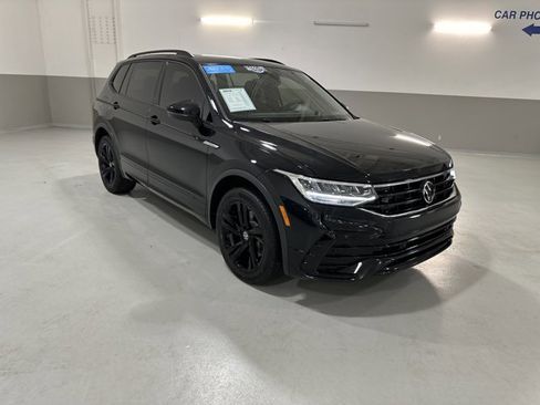 Certified 2023 Volkswagen Tiguan SE R-Line image 4
