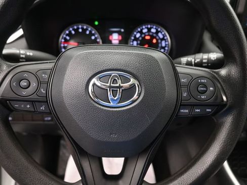 Used 2022 Toyota RAV4 XLE w/ Convenience Package AWD/4WD image 17