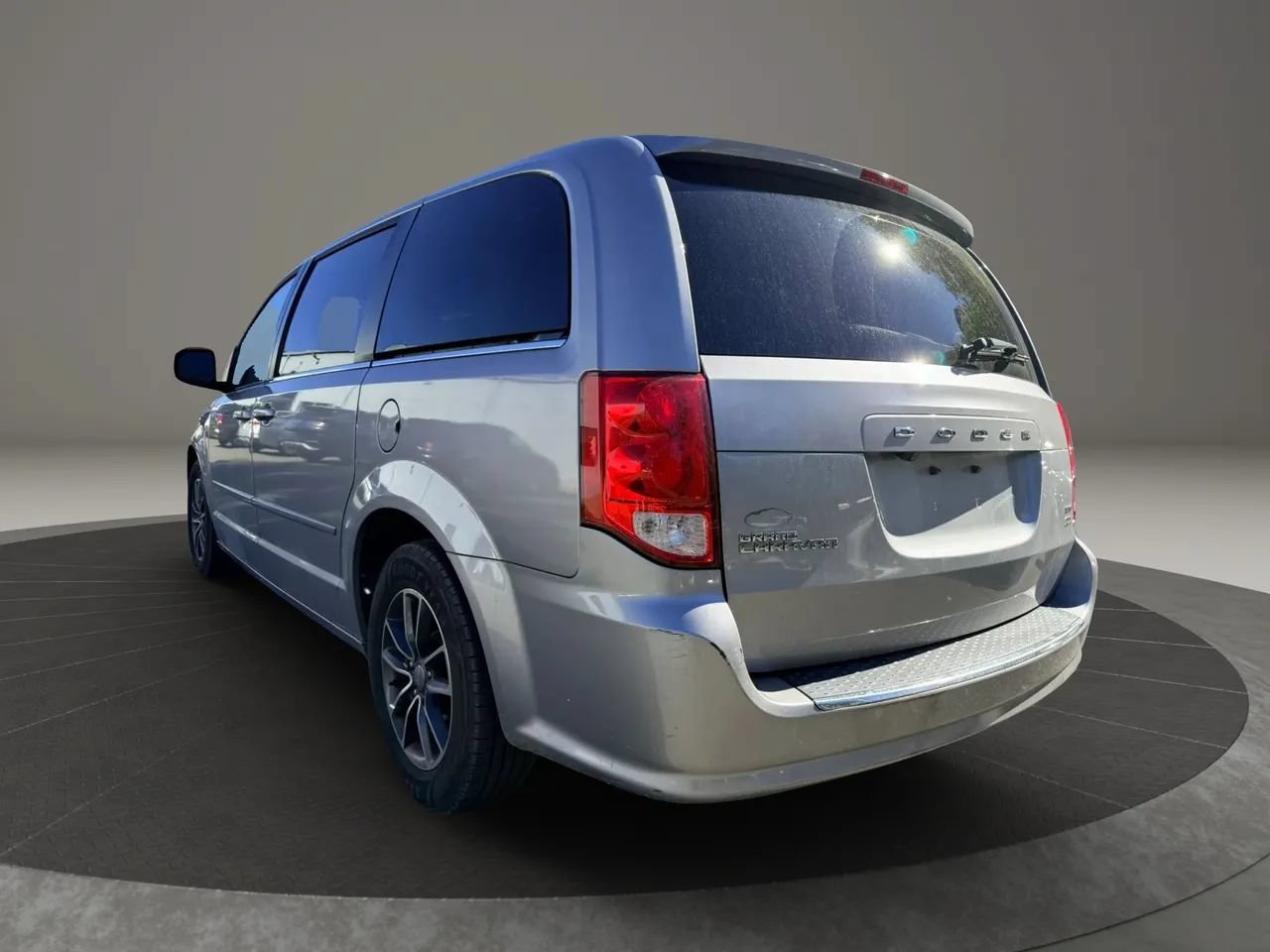 Used 2017 Dodge Grand Caravan SXT FWD image 6