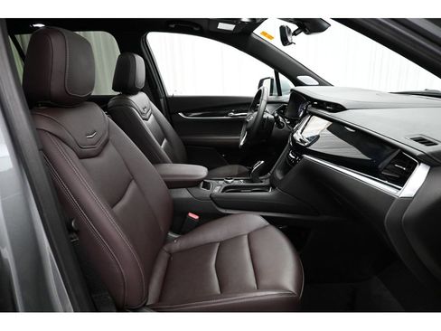 Certified 2024 Cadillac XT6 Premium Luxury w/ Technology Package AWD/4WD image 18