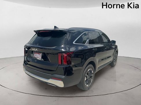Certified 2024 Kia Sorento S w/ Panoramic Sunroof Package FWD image 5
