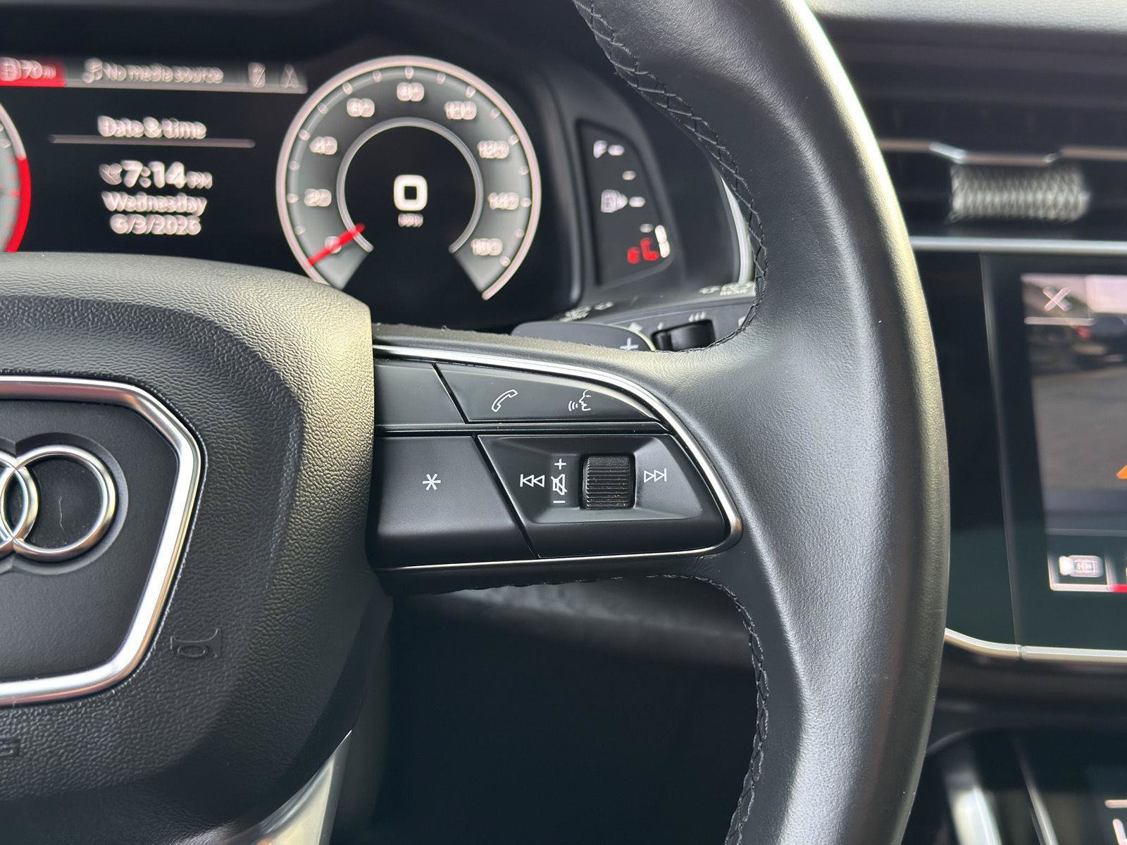 Used 2022 Audi Q8 Premium Plus AWD/4WD image 28