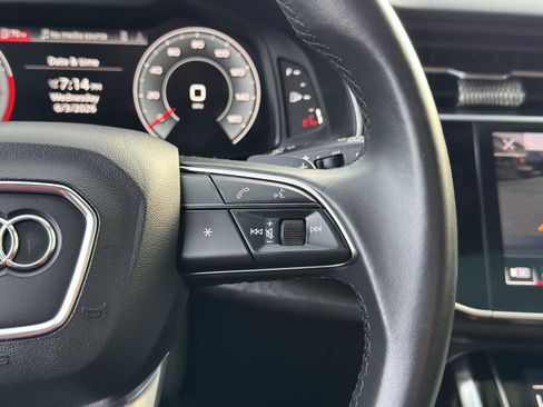 Used 2022 Audi Q8 Premium Plus AWD/4WD image 28