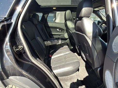 Used 2019 Land Rover Range Rover Evoque SE Premium image 16