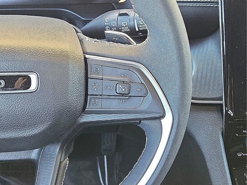 Used 2023 Jeep Grand Cherokee Altitude image 21