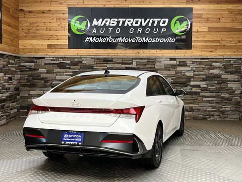 Used 2025 Hyundai Elantra SEL FWD image 21