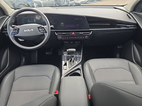 Certified 2025 Kia Niro EX image 14