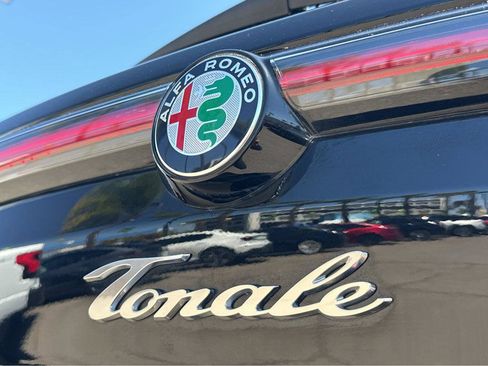Used 2024 Alfa Romeo Tonale Veloce w/ Premium Interior Package image 39