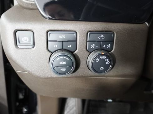 Used 2025 Chevrolet Silverado 1500 LT AWD/4WD image 27