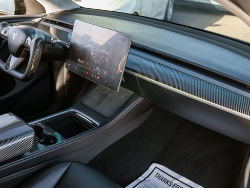 Used 2024 Tesla Model Y Long Range image 11