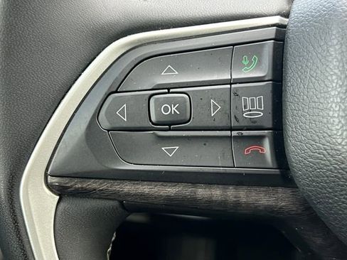 Used 2023 Jeep Grand Cherokee L Limited AWD/4WD image 23