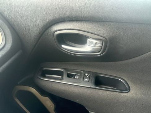 Used 2017 Jeep Renegade Sport w/ Power & Air Group image 23