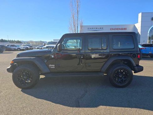 Used 2018 Jeep Wrangler Unlimited Sport w/ Technology Group image 2