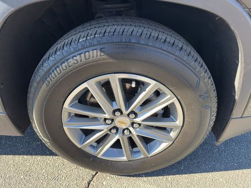 Used 2023 Chevrolet Traverse LT image 37