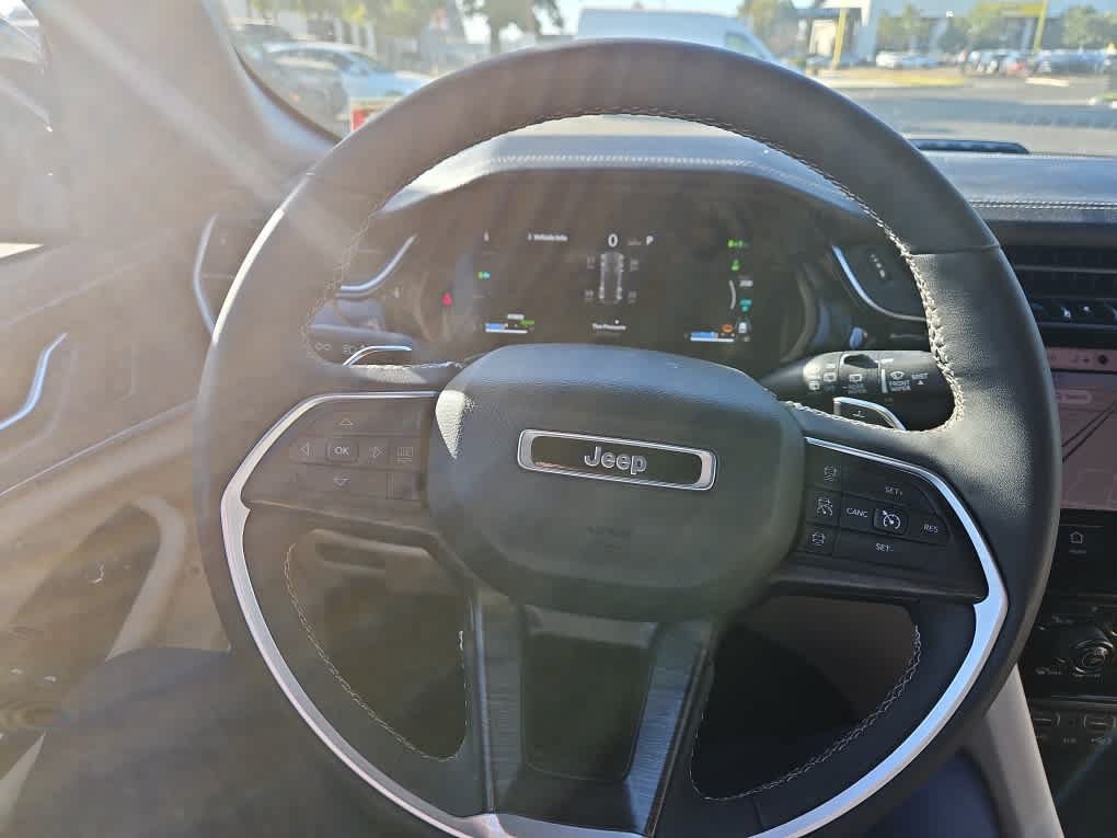 Used 2023 Jeep Grand Cherokee 4WD 4xe w/ Luxury Tech Group II image 15