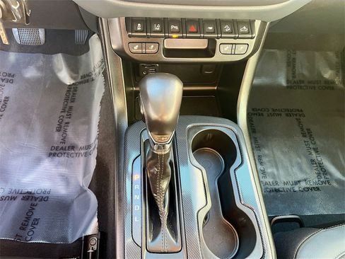 Used 2022 Chevrolet Colorado Z71 w/ Trail Boss Package image 17