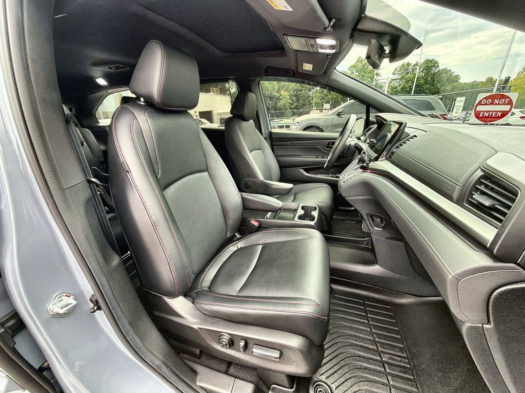Used 2024 Honda Odyssey Sport image 22